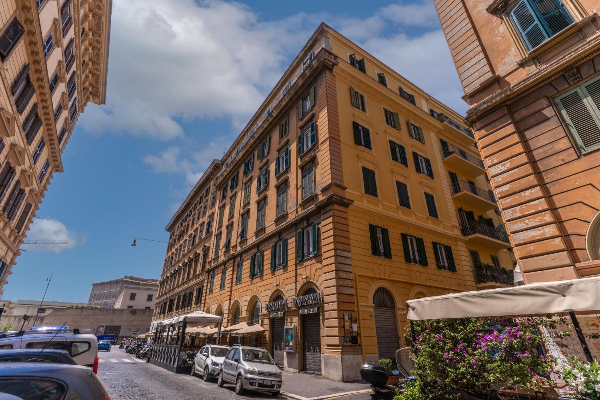 Vatican Eagle Apartment *